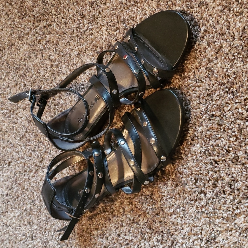 American Eagle sandals